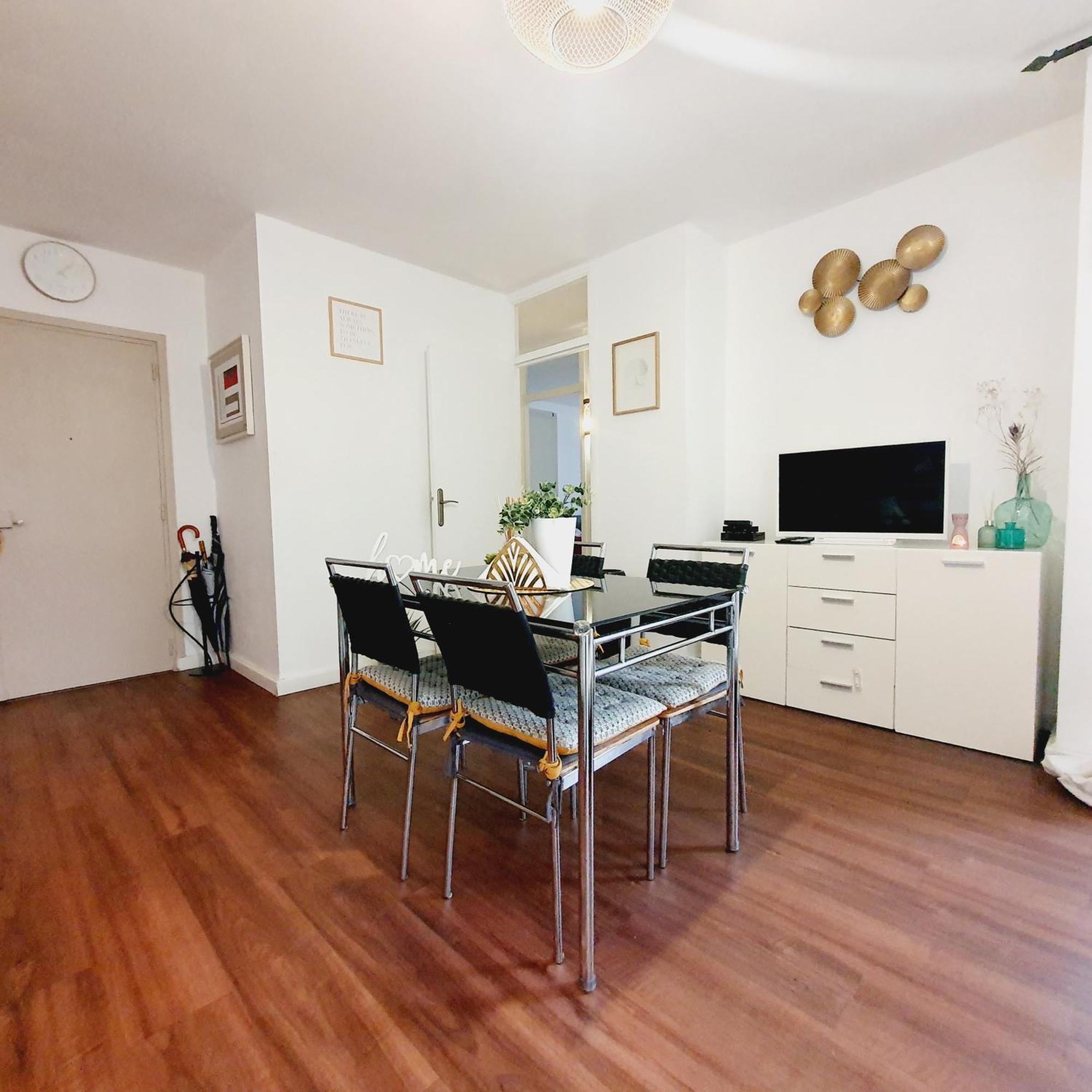 Sejour Cosy Pres De Paris T3 Cuisine Ouverte Et Bar Appartement